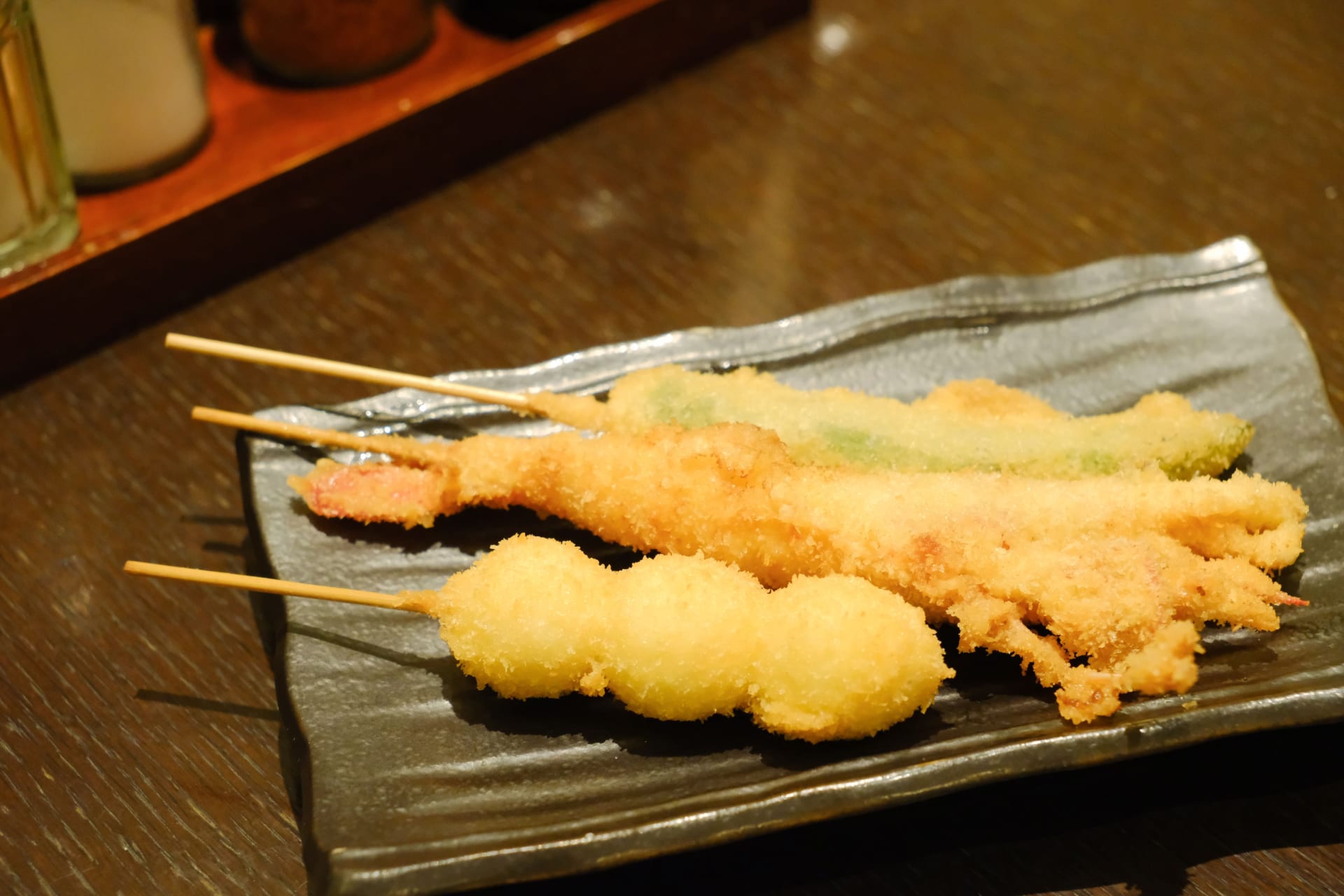 赤坂「とらばこ」枝豆、小袋、串揚げ…酒飲みのツボを押さえた“呑べえ天国”