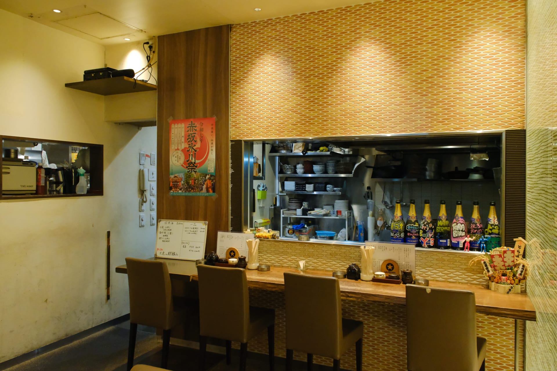 赤坂「とらばこ」枝豆、小袋、串揚げ…酒飲みのツボを押さえた“呑べえ天国”